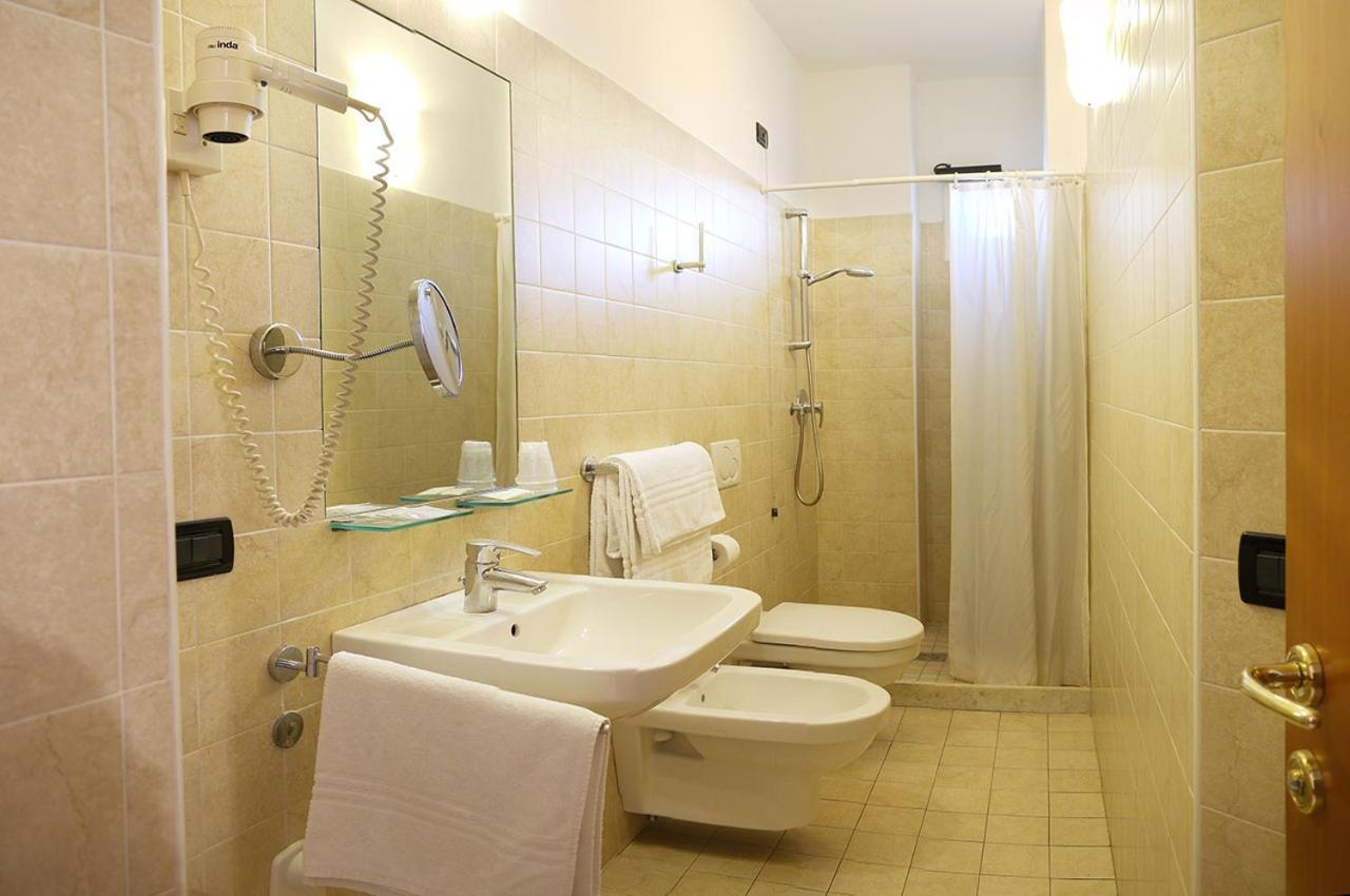 Residence Alla Rotonda Lido di Jesolo Room photo
