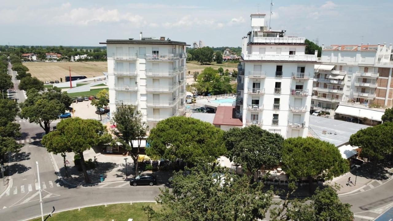Residence Alla Rotonda Lido di Jesolo Exterior photo
